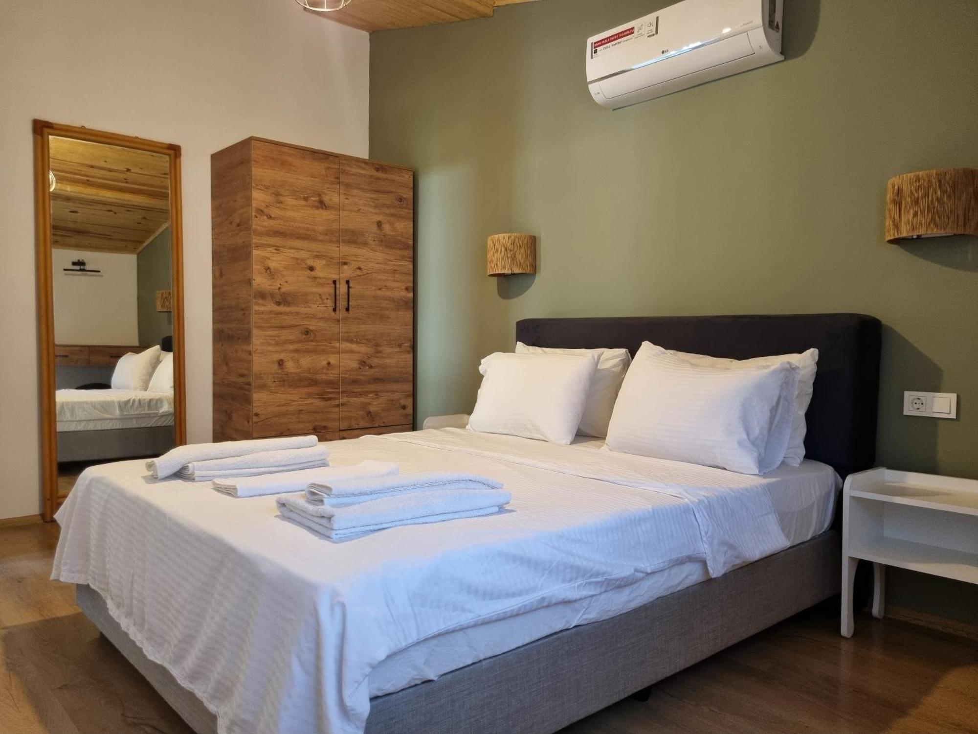 Sunset Boutique Hotel & Apartments Чирали Екстер'єр фото