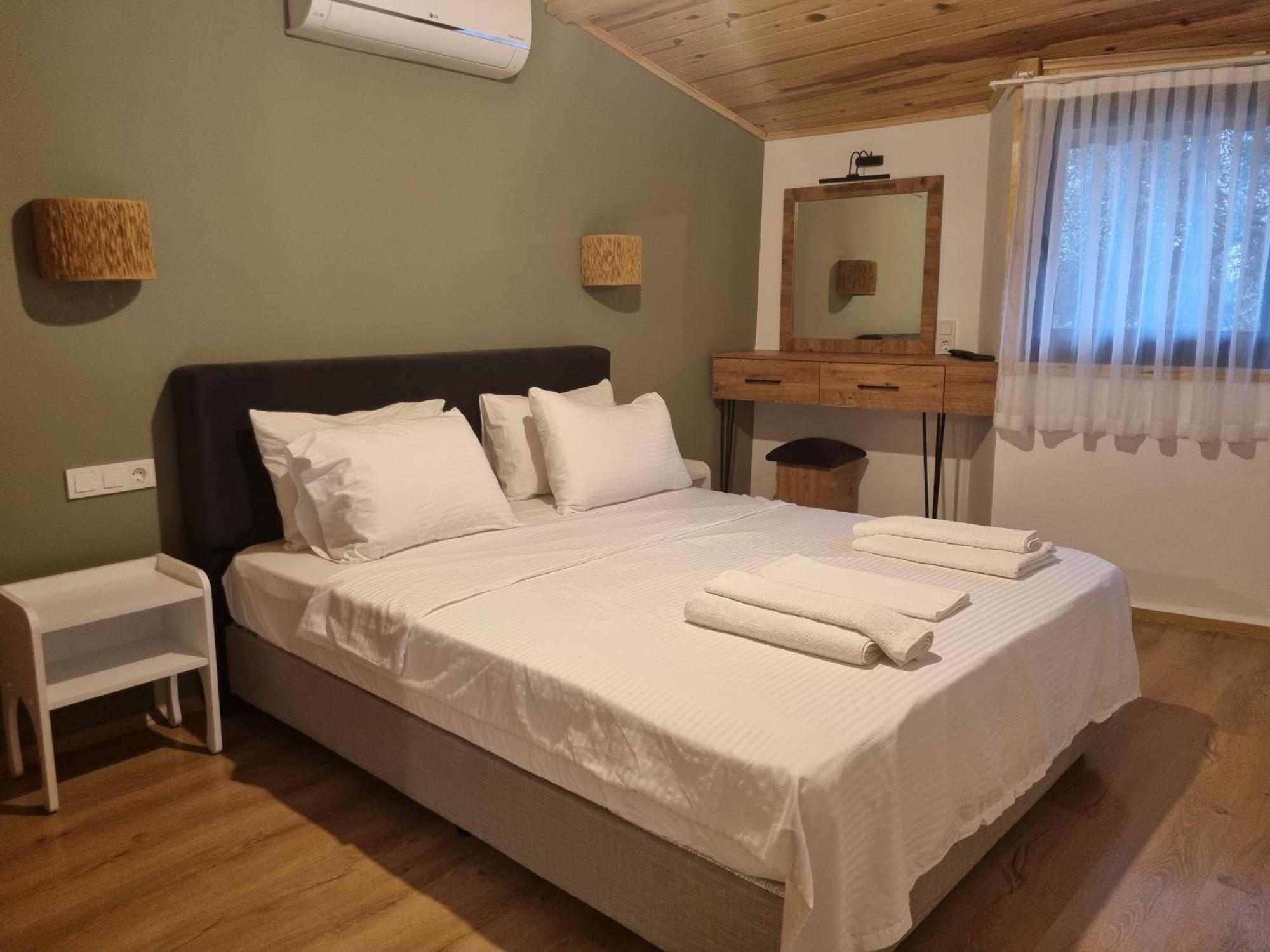 Sunset Boutique Hotel & Apartments Чирали Номер фото